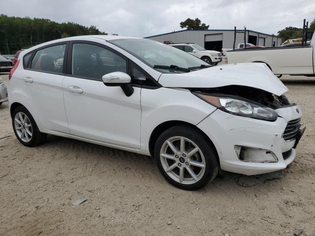 3FADP4EJ9KM123520 - 2019 FORD FIESTA SE WHITE photo 4
