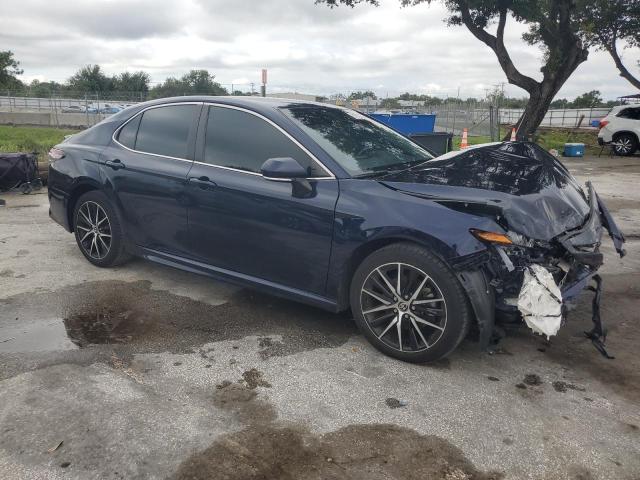 4T1G11AK2NU640658 - 2022 TOYOTA CAMRY SE BLUE photo 4
