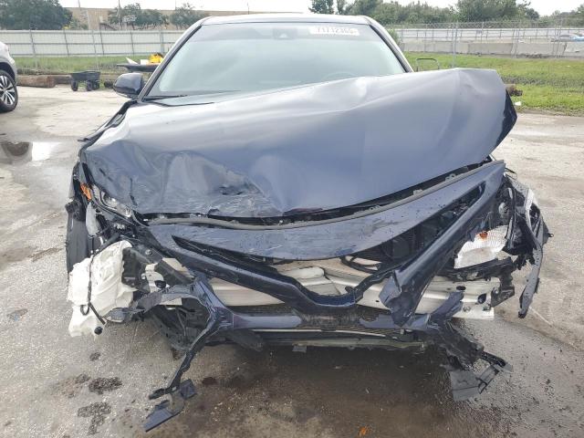 4T1G11AK2NU640658 - 2022 TOYOTA CAMRY SE BLUE photo 5