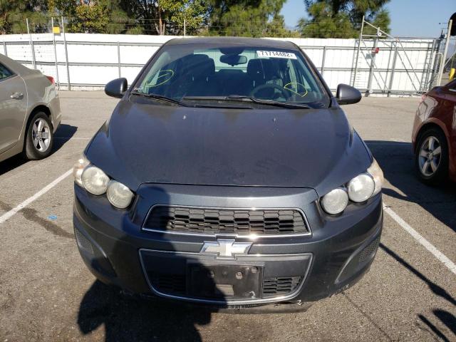 1G1JA5SG0D4192195 - 2013 CHEVROLET SONIC LS 灰色 照片 5