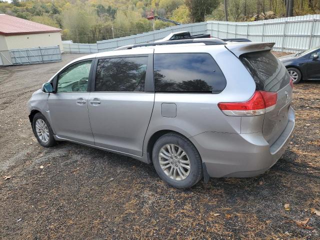 5TDYK3DC9CS189493 - 2012 TOYOTA SIENNA XLE SILVER photo 2