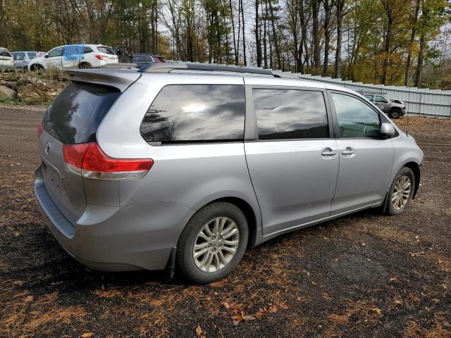 5TDYK3DC9CS189493 - 2012 TOYOTA SIENNA XLE SILVER photo 3