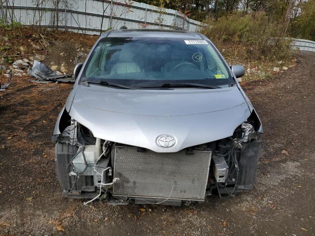 5TDYK3DC9CS189493 - 2012 TOYOTA SIENNA XLE SILVER photo 5