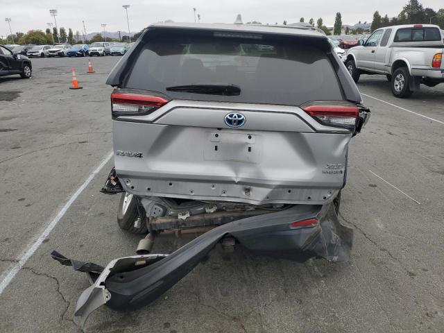 2T3RWRFVXLW072966 - 2020 TOYOTA RAV4 XLE Արծաթագույն լուսանկար 6