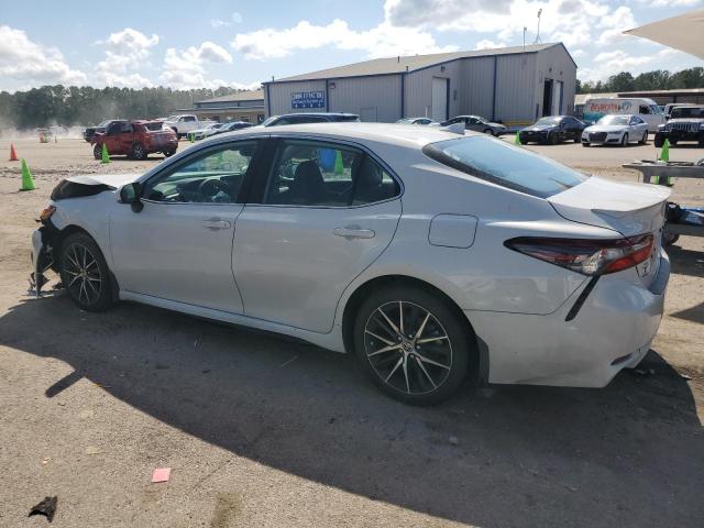 4T1G11AK8RU211711 - 2024 TOYOTA CAMRY SE NIGHT SHADE WHITE photo 2