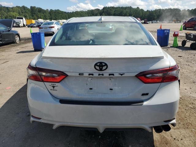 4T1G11AK8RU211711 - 2024 TOYOTA CAMRY SE NIGHT SHADE WHITE photo 6