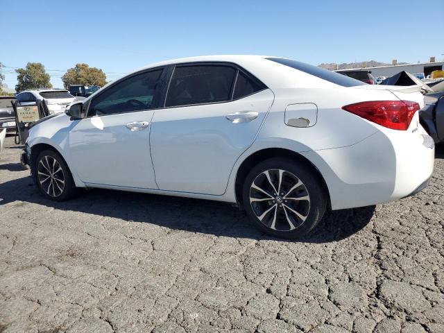 5YFBURHE9JP745323 - 2018 TOYOTA COROLLA L 白色 照片 2