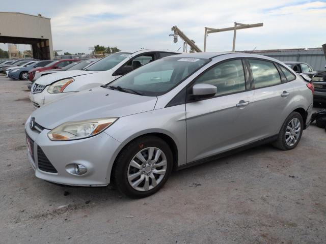 1FAHP3F20CL183529 - 2012 FORD FOCUS SE SILVER photo 1