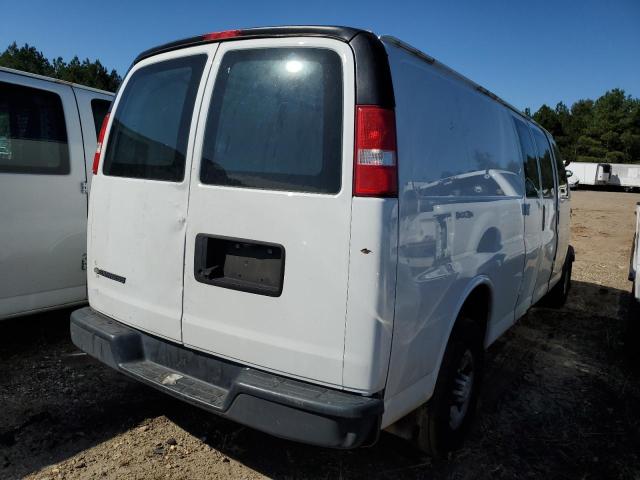 1GCWGBFG7J1203419 - 2018 CHEVROLET EXPRESS G2 WHITE photo 3