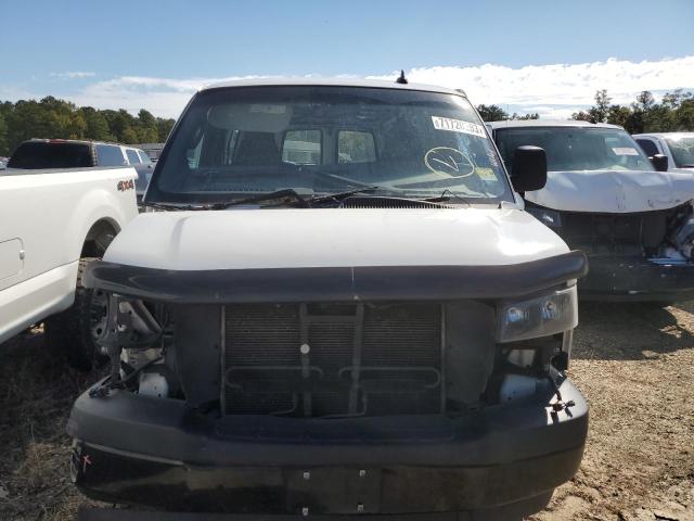 1GCWGBFG7J1203419 - 2018 CHEVROLET EXPRESS G2 WHITE photo 5