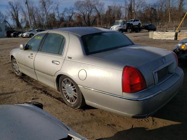 1LNHM82V26Y613905 - 2006 LINCOLN TOWN CAR SIGNATURE LIMITED GRAY photo 2