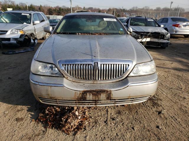 1LNHM82V26Y613905 - 2006 LINCOLN TOWN CAR SIGNATURE LIMITED GRAY photo 5