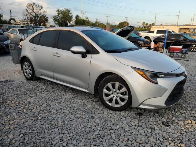 5YFEPMAE1MP241502 - 2021 TOYOTA COROLLA LE Gümüş foto 4