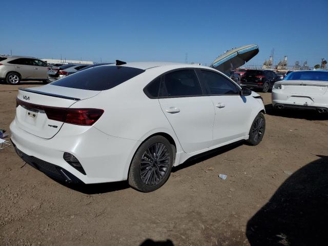 3KPF54AD2NE485597 - 2022 KIA FORTE GT LINE WHITE photo 3