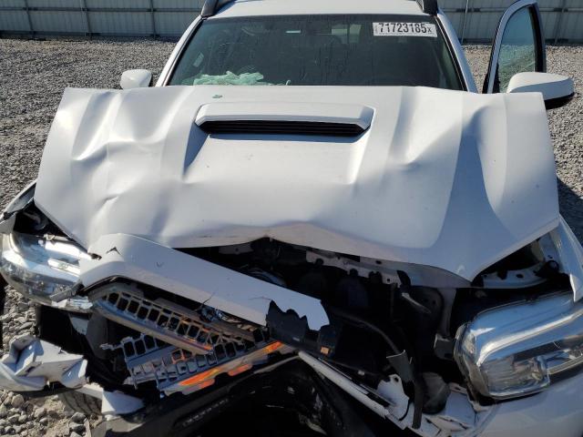 3TMAZ5CN0HM030767 - 2017 TOYOTA TACOMA DOUBLE CAB WHITE photo 11