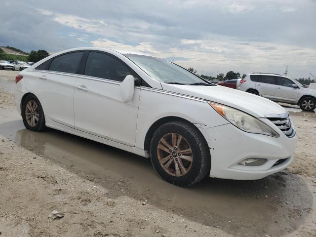 5NPEB4AC4DH711029 - 2013 HYUNDAI SONATA GLS WHITE photo 4