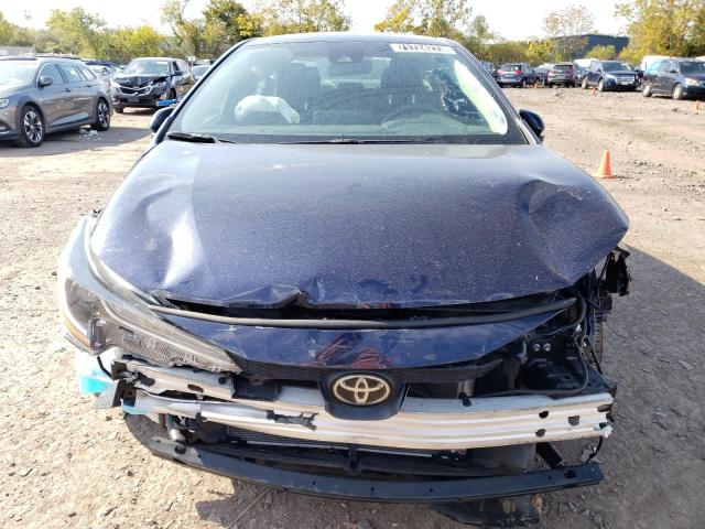 5YFEPMAE8NP280671 - 2022 TOYOTA COROLLA LE BLUE photo 5