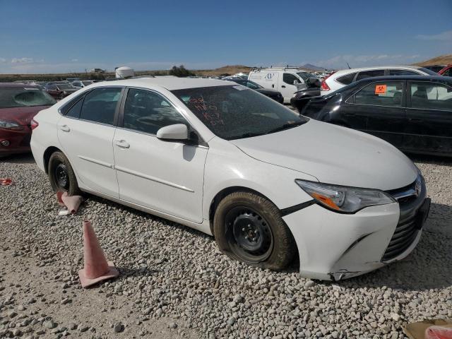 4T1BF1FK1HU618269 - 2017 TOYOTA CAMRY LE WHITE photo 4