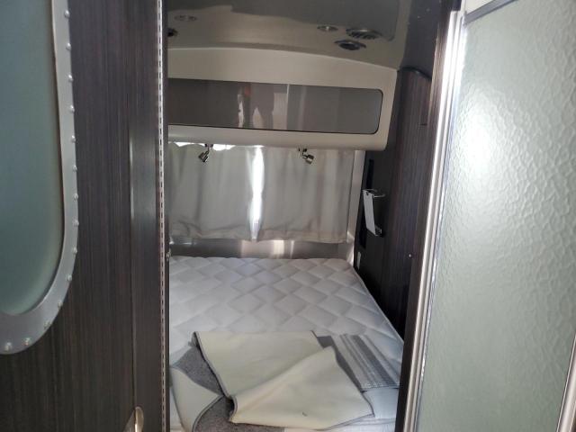 1STJFYM2XJJ541356 - 2018 AIRSTREAM CAMPER SILVER photo 9
