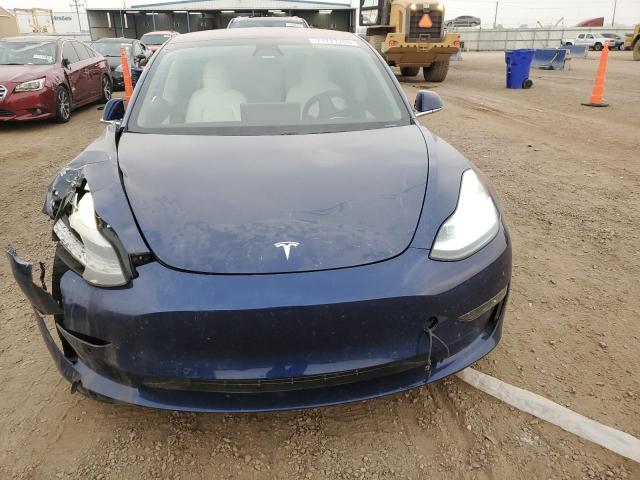 5YJ3E1EB0JF080966 - 2018 TESLA MODEL 3 Синий фото 5