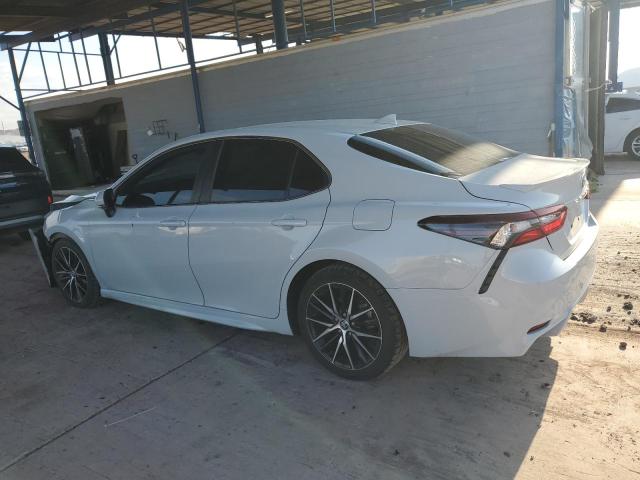 4T1G11AK3NU021812 - 2022 TOYOTA CAMRY SE WHITE photo 2