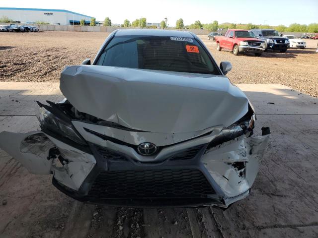 4T1G11AK3NU021812 - 2022 TOYOTA CAMRY SE WHITE photo 5