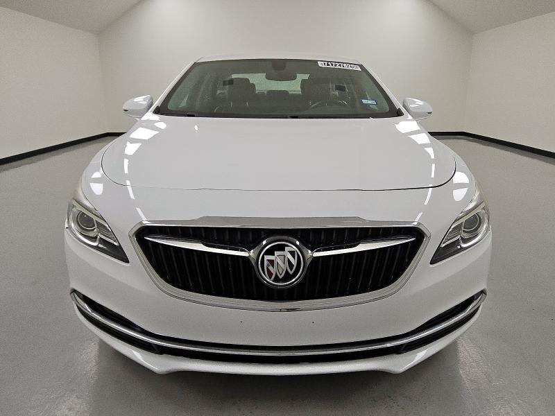 1G4ZP5SZ8JU121991 - 2018 BUICK LACROSSE ESSENCE WHITE photo 5