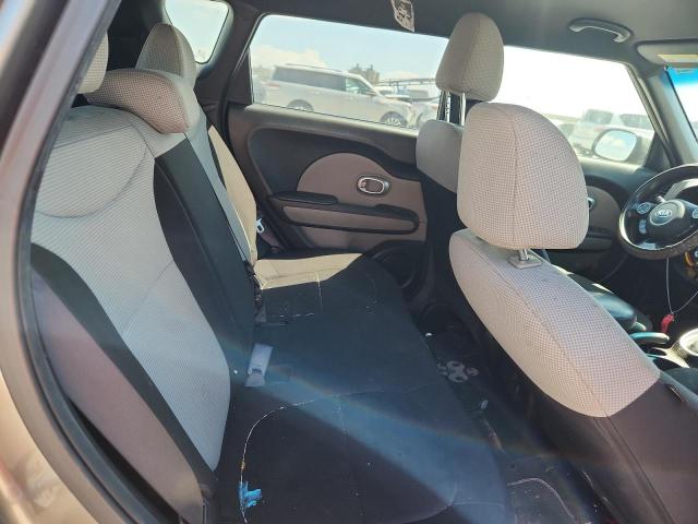 KNDJN2A20J7596365 - 2018 KIA SOUL GRAY photo 11