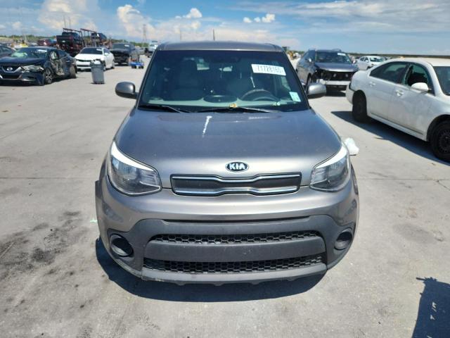 KNDJN2A20J7596365 - 2018 KIA SOUL GRAY photo 5