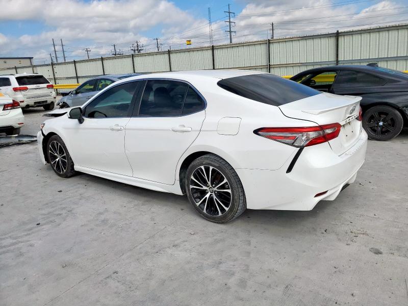 4T1B11HK4JU156386 - 2018 TOYOTA CAMRY L WHITE photo 2