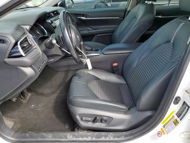 4T1B11HK4JU156386 - 2018 TOYOTA CAMRY L WHITE photo 7