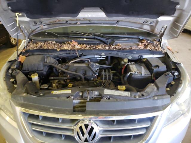 2V4RW3D15AR359996 - 2010 VOLKSWAGEN ROUTAN SE TAN photo 12