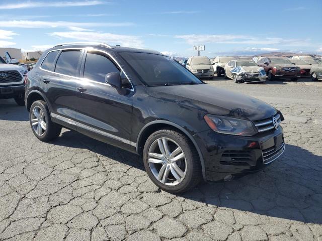 WVGEF9BP7CD009502 - 2012 VOLKSWAGEN TOUAREG V6 BLACK photo 4
