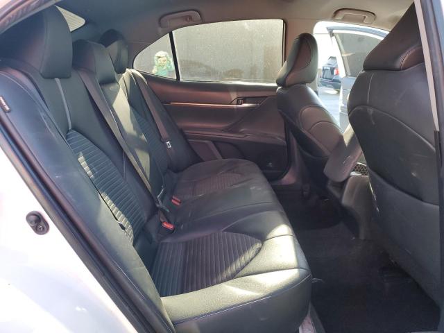 4T1G11AKXPU794117 - 2023 TOYOTA CAMRY SE NIGHT SHADE WHITE photo 10