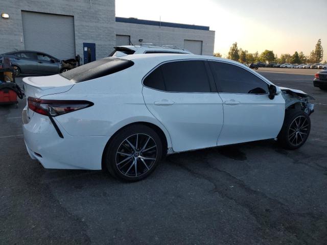 4T1G11AKXPU794117 - 2023 TOYOTA CAMRY SE NIGHT SHADE WHITE photo 3