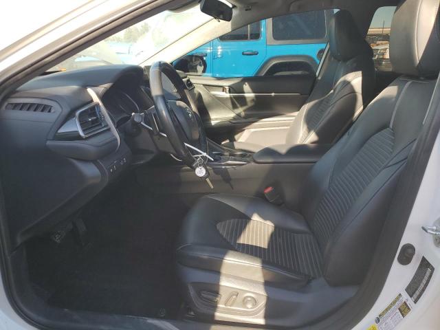 4T1G11AKXPU794117 - 2023 TOYOTA CAMRY SE NIGHT SHADE WHITE photo 7