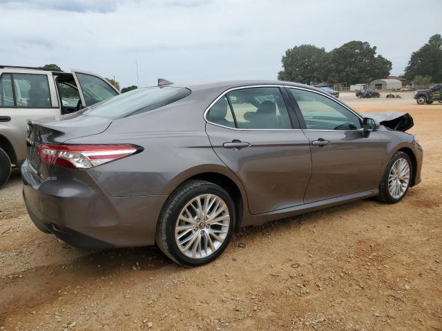 4T1F11AK5LU868789 - 2020 TOYOTA CAMRY XLE GRAY photo 3