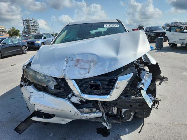 KNMAT2MT4JP547616 - 2018 NISSAN ROGUE S GRAY photo 5