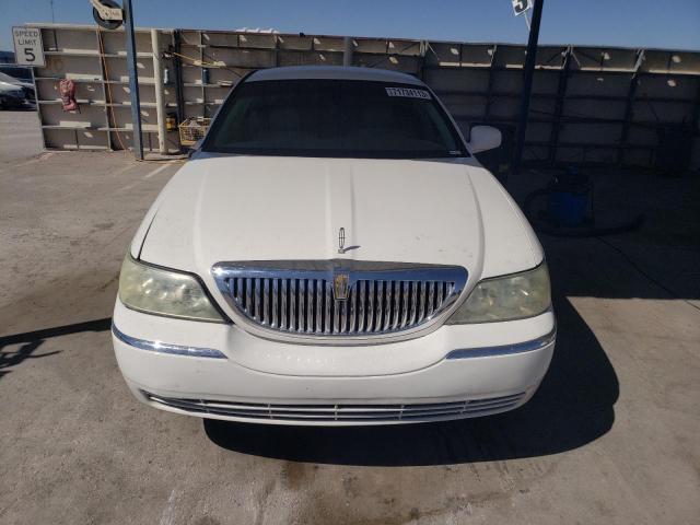 1LNHM81V16Y649070 - 2006 LINCOLN TOWN CAR SIGNATURE WHITE photo 5