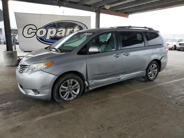 2013 TOYOTA SIENNA LE, 