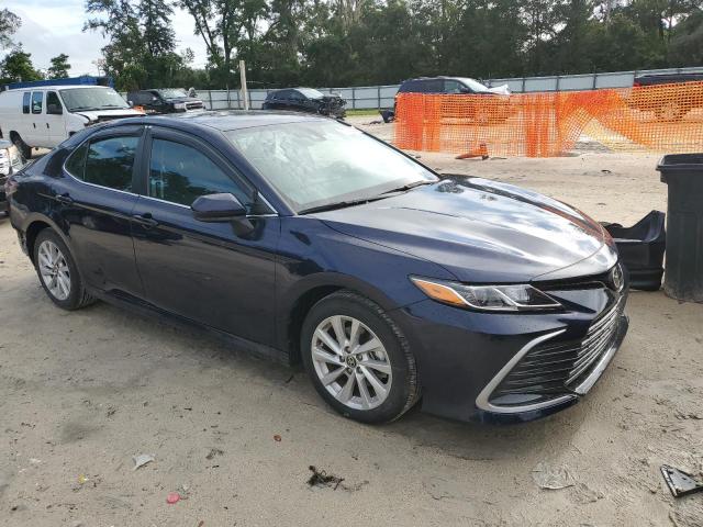 4T1C11AK2MU466863 - 2021 TOYOTA CAMRY LE BLUE photo 4