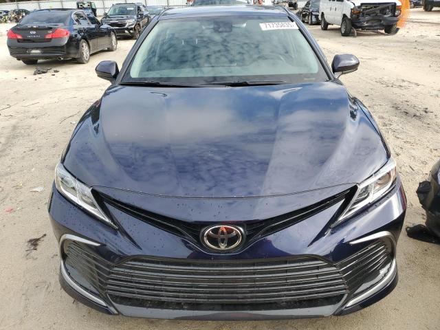 4T1C11AK2MU466863 - 2021 TOYOTA CAMRY LE BLUE photo 5