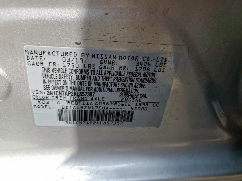 3N1CN7AP2KL857397 - 2019 NISSAN VERSA S Srebrny zdjęcie 12