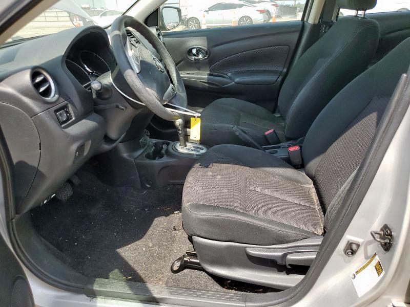 3N1CN7AP2KL857397 - 2019 NISSAN VERSA S Srebrny zdjęcie 7