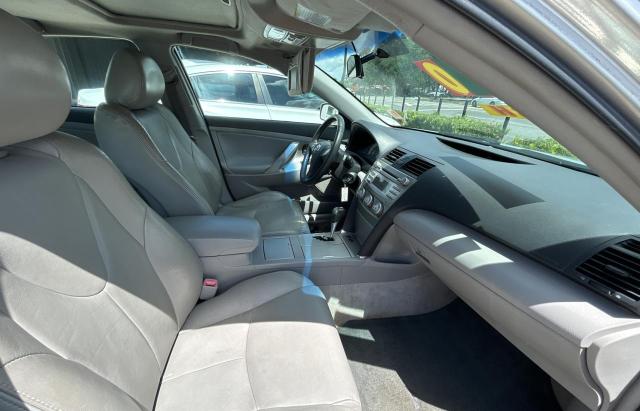 4T1BF3EK9AU099412 - 2010 TOYOTA CAMRY BASE SILVER photo 5