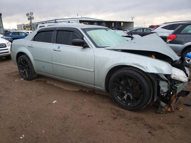 2C3JA43R55H135243 - 2005 CHRYSLER 300 GRAY photo 4