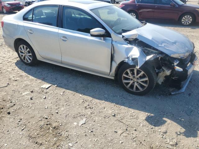 3VWDP7AJ0DM257124 - 2013 VOLKSWAGEN JETTA SE SILVER photo 4