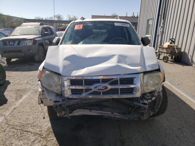 1FMCU0D70AKD22339 - 2010 FORD ESCAPE XLT WHITE photo 5