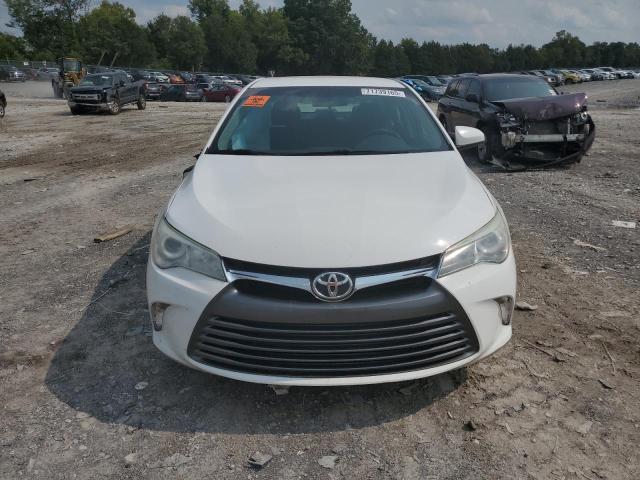 4T1BF1FKXGU165512 - 2016 TOYOTA CAMRY LE WHITE photo 5