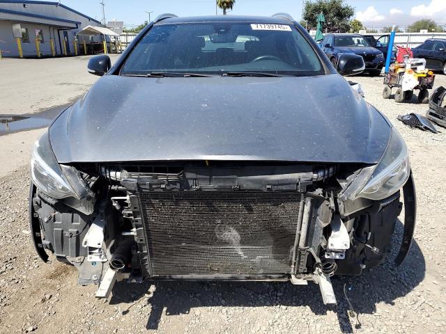 SJKCH5CR4JA045092 - 2018 INFINITI QX30 BASE Grau Foto 5